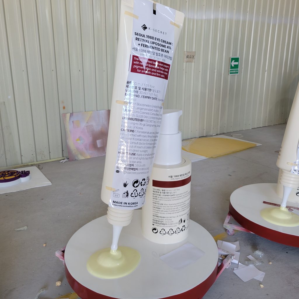 Cosmetics fiberglass sculpture lipstick statue for beauty store display