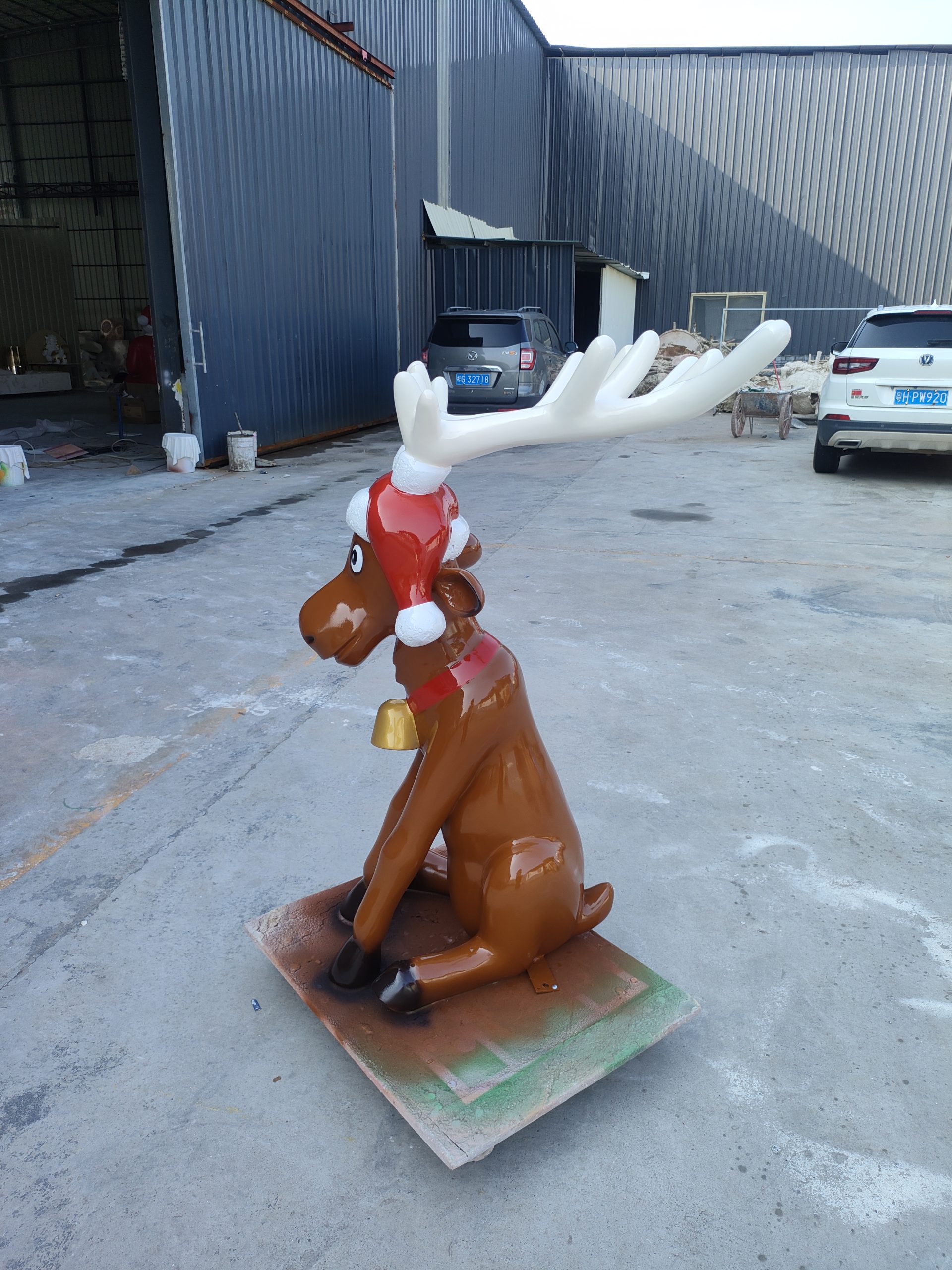 Outdoor Christmas reindeer fiberglass decoration for public spaces