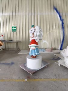 durable fiberglass mascot figure for hotels and parks (2)