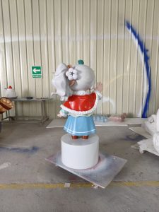 durable fiberglass mascot figure for hotels and parks (3)