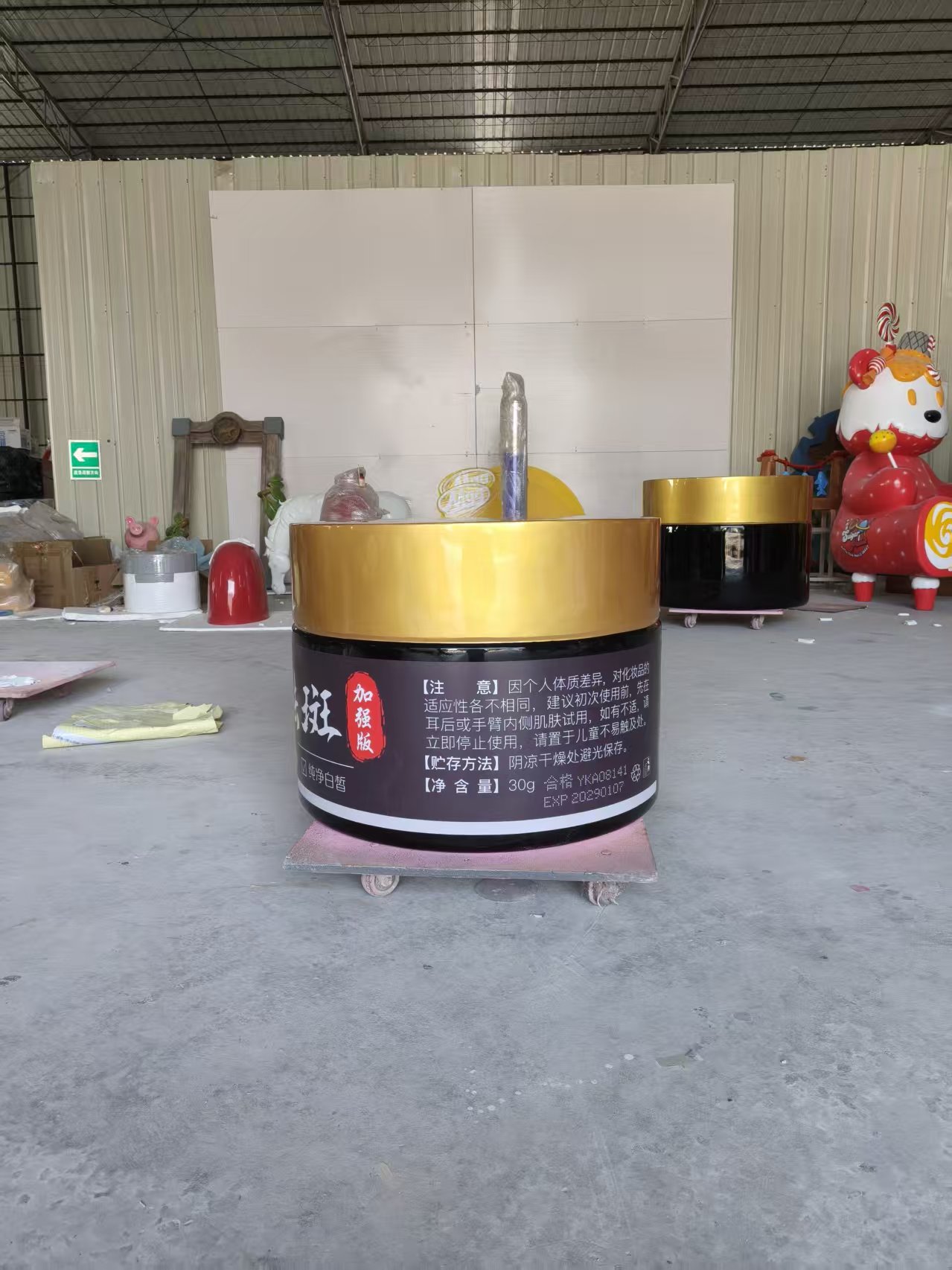 tolili advertising sculpture promotional display