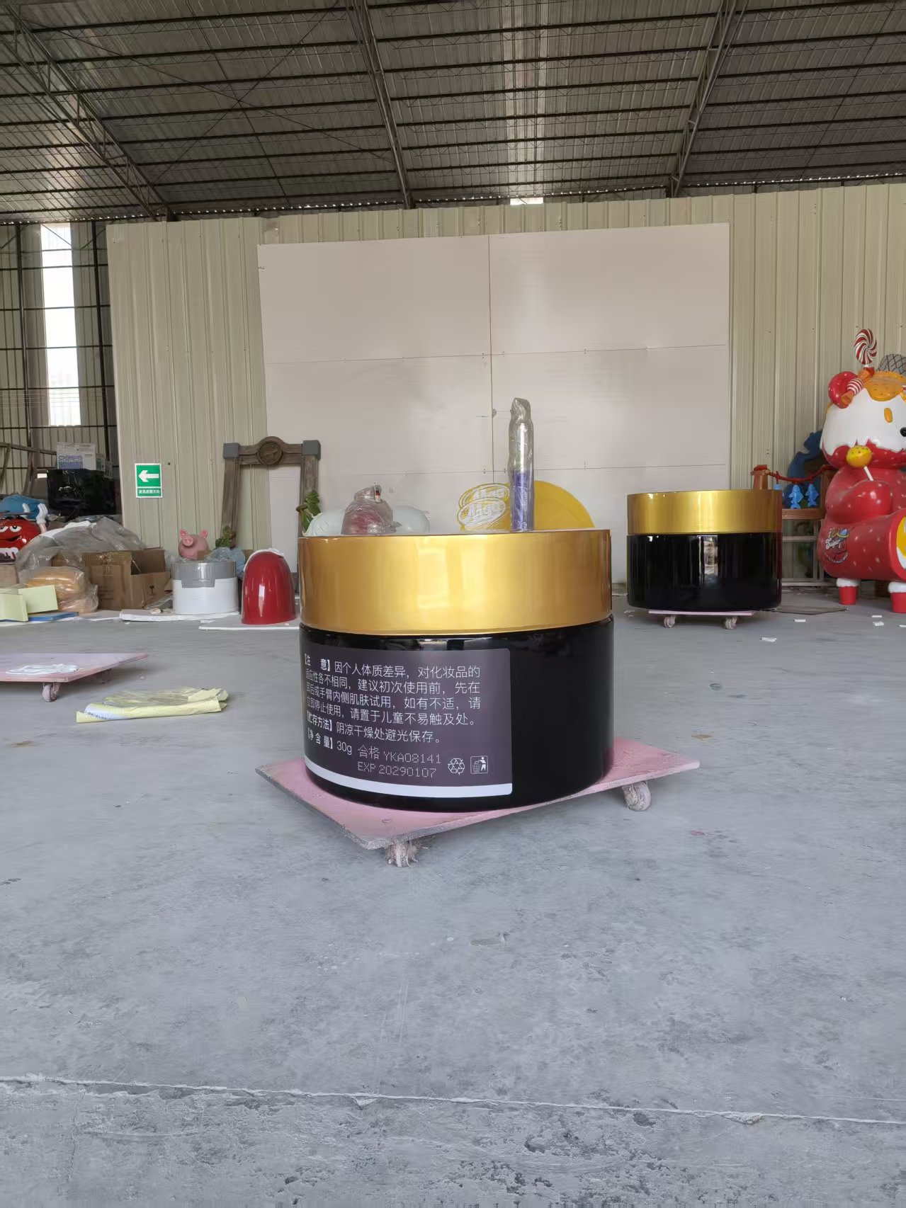 custom commercial advertising sculpture display