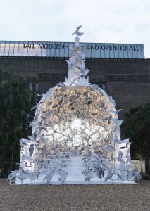 The Rise of Fiberglass Sculpture in Europe: Fine Art, Public Space & Luxury Hospitality