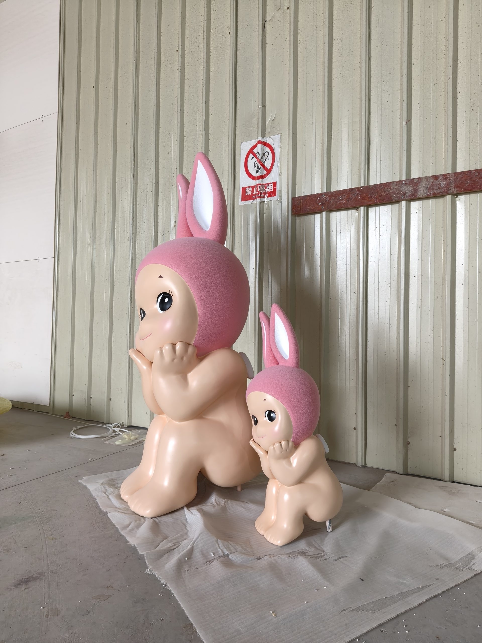 tolili mascot fiberglass statue hotel theme