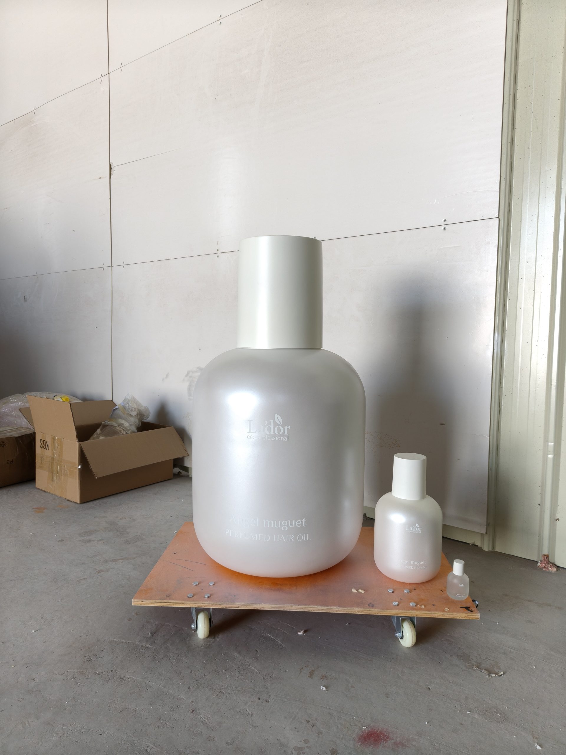 storefront custom advertising displays fiberglass sculpture